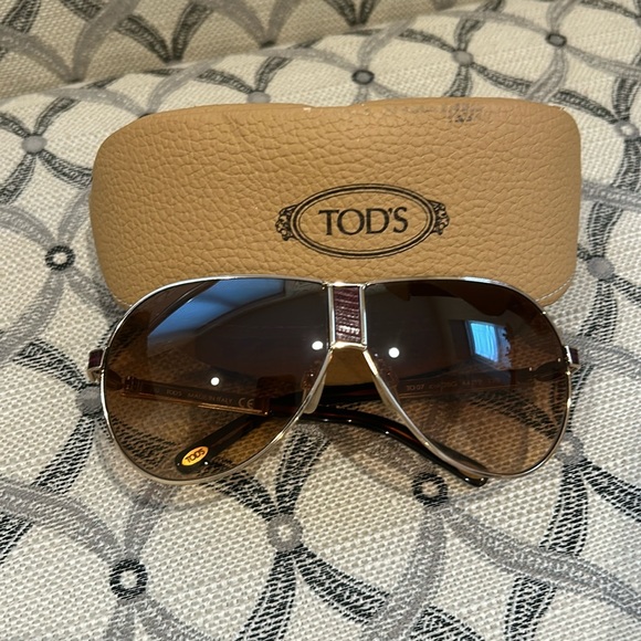 Tods aviator sunglasses with burgundy leather accents - Picture 1 of 9